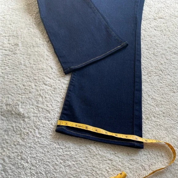 NWOT Levi’s 725 High Rise Bootcut Women’s Jeans Size 29/28 - Picture 10 of 13